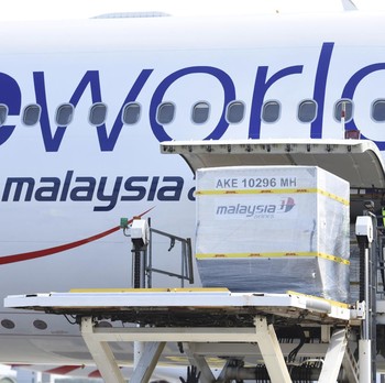 Penampakan Malaysia Kedatangan Perdana Vaksin Covid-19 Pfizer