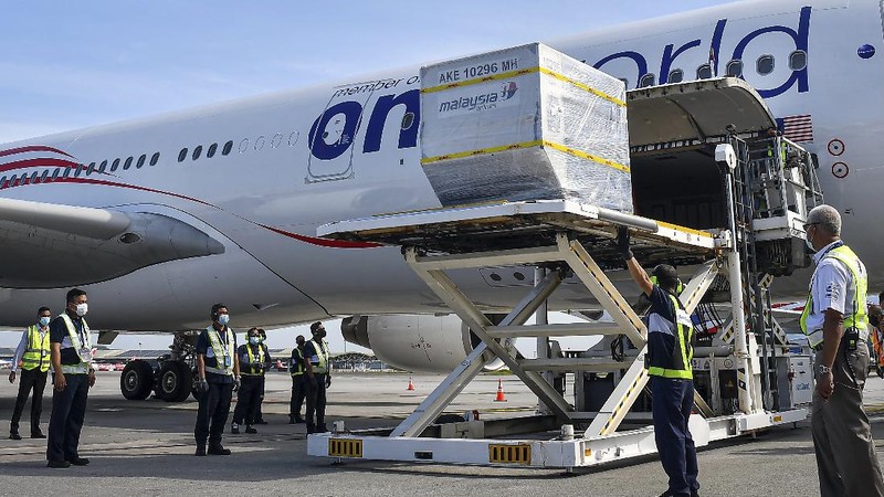 Vaksin Pfizer Tiba di Malaysia (AP/Fandy Azlan)