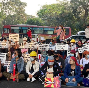 Potret Myanmar Kini, Warga Pantang Mundur Demo Junta Militer