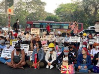 Potret Myanmar Kini, Warga Pantang Mundur Demo Junta Militer