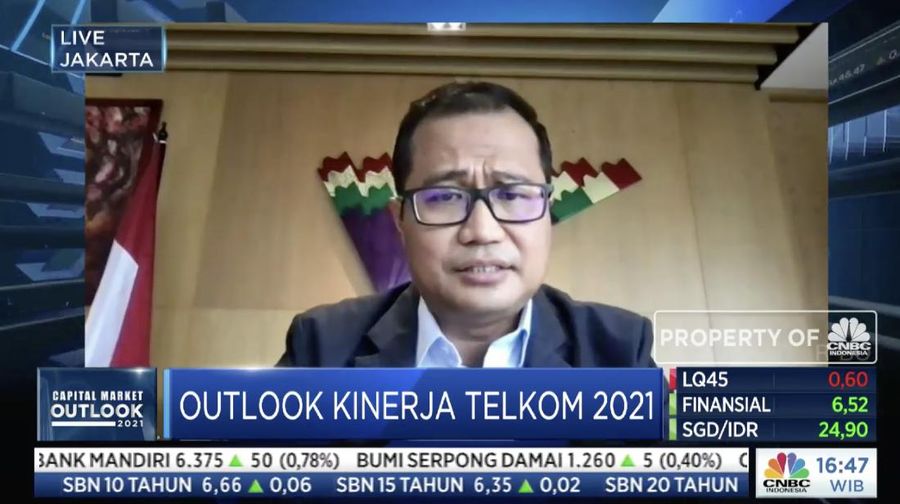 Direktur Strategic Portfolio Telkom Indonesia Budi Setyawan Wijaya dalam acara Capital Market Outlook 2021 dengan tema