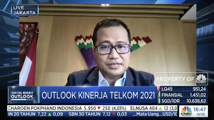 Direktur Strategic Portfolio Telkom Indonesia Budi Setyawan Wijaya dalam acara Capital Market Outlook 2021 dengan tema 