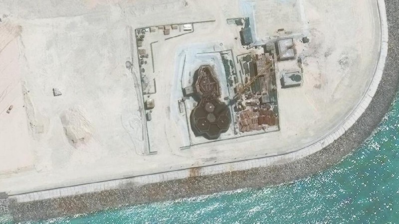 Pangkalan militer di Mischief Reef, April 23, 2020. (dok. CSIS Asia Maritime Transparency Initiative/Digital Globe)
