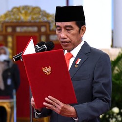 Pengakuan Jokowi: 99% Karhutla Karena Tangan Manusia!
