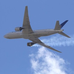 Duh! Roda Pesawat Boeing Milik United Airlines Copot Saat Lepas Landas