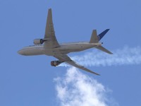 Momen Horor! Mesin Pesawat United Airlines Terbakar Saat Mau Take Off