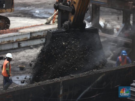 Harga Batu Bara Anjlok 7 Tapi Krisis Energi Masih Lanjut<script async src=