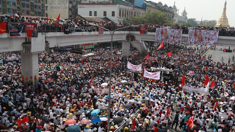 Anti-coup protesters fill the main road during a rally in Mandalay, Myanmar Monday, Feb. 22, 2021. A call for a Monday general strike by demonstrators in Myanmar protesting the military's seizure of power has been met by the ruling junta with a thinly veiled threat to use lethal force, raising the possibility of major clashes.(AP Photo)
