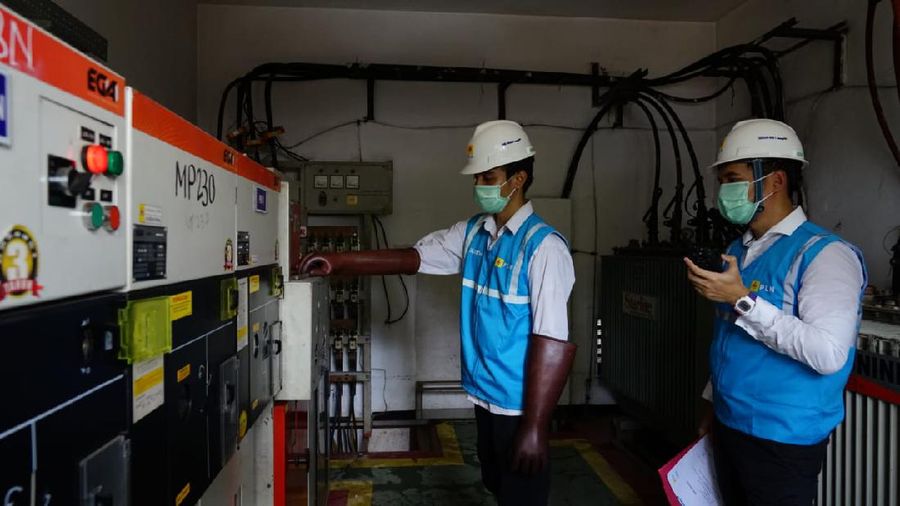 PLN nyalakan lagi seluruh gardu induk listrik dan listrik pelanggan terdampak banjir Jakarta dan sekitarnya, Selasa (23/02/2021). (Dok. PLN)