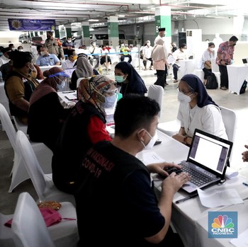 Tokoh Lintas Agama Ikuti Vaksinasi Corona di Istiqlal