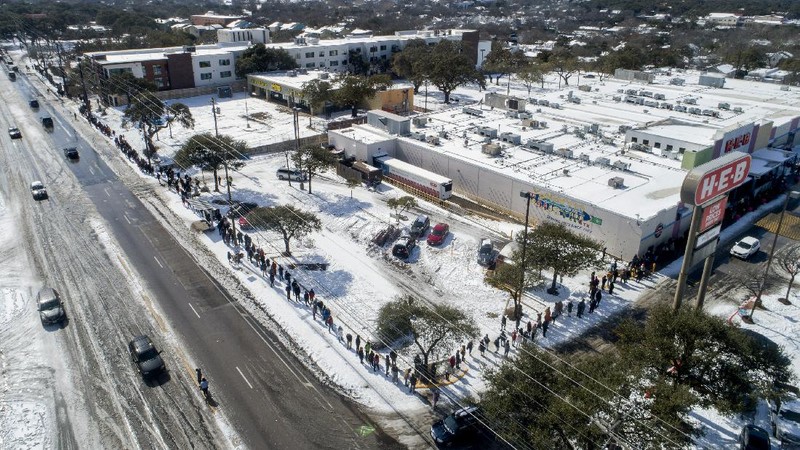 Volunteers load vehicles with food and water at a distribution site Monday, Feb. 22, 2021, in Houston. The city's boil water notice has been rescinded however many residents lack water at home due to broken pipes. (AP Photo/David J. Phillip)