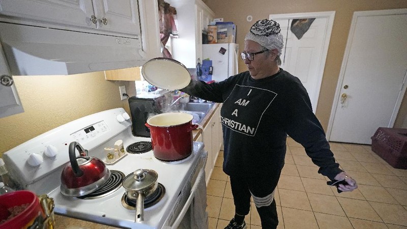 Volunteers load vehicles with food and water at a distribution site Monday, Feb. 22, 2021, in Houston. The city's boil water notice has been rescinded however many residents lack water at home due to broken pipes. (AP Photo/David J. Phillip)