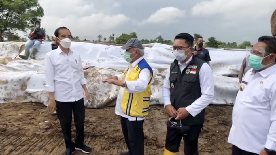 Presiden Jokowi Meninjau Bencana Bocornya Tanggul Citarum, 24 Februari 2021. (tangkapan Layar/ Dok : Agus Suparto)