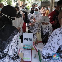 DPR Usul Gaji Guru di Indonesia Rp 25 Juta per Bulan