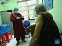 Viral Antrean Panjang Vaksinasi Covid Lansia, Ini Kata Satgas