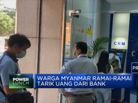 Warga Myanmar Ramai-ramai Tarik Uang dari Bank