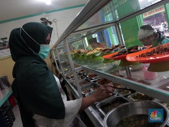 PPKM Level 4 Terbaru: Makan di Warteg 20 Menit, Resto Tutup