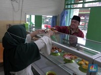 Bos-Bos Warteg Tak Happy, Makan di Tempat Dibatasi 20 Menit