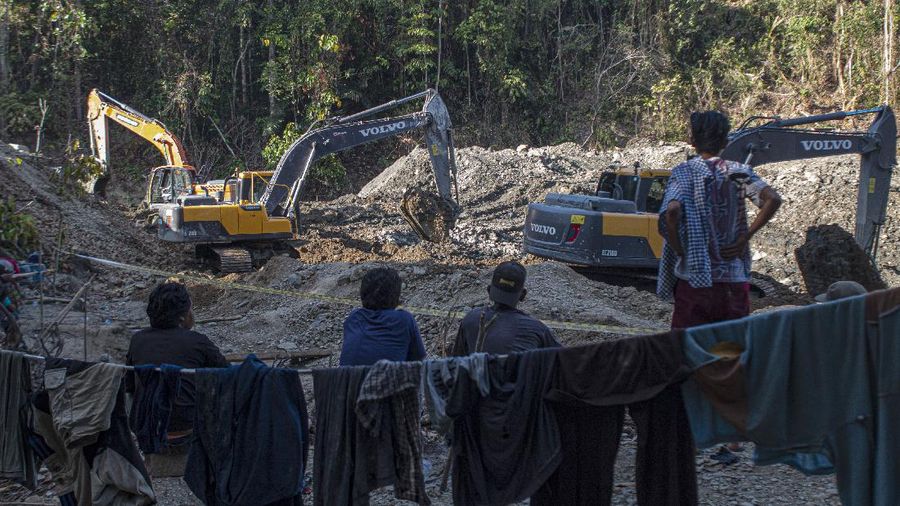 Tambang Emas Ilegal di Sulteng Longsor. (AP/M. Taufan)