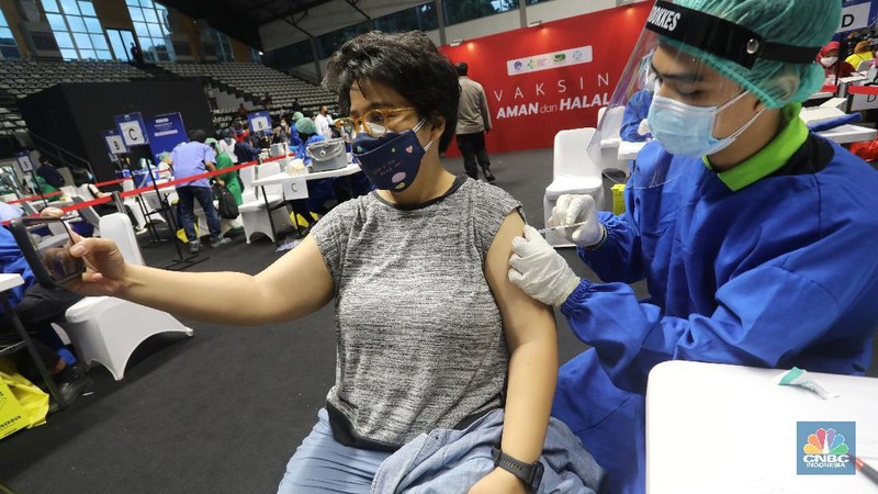 Vaksinasi wartawan. (CNBC Indonesia/Andrean Kristianto)