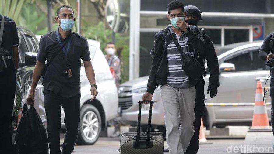 Gubernur Sulsel Nurdin Abdullah tiba di KPK. (Grandyos Zafna/detikNews)