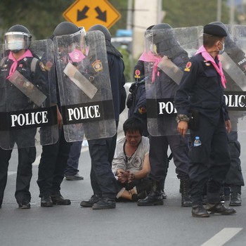 Demo Thailand Rusuh, 'Kabut Asap' Warnai Kota Bangkok