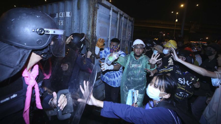 Aksi demo di Thailand. AP/