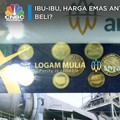 Ibu-ibu, Harga Emas Antam Sudah Drop 13% Lho, Beli?