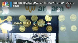 Ibu-ibu, Harga Emas Antam Sudah Drop 13% Lho, Beli?