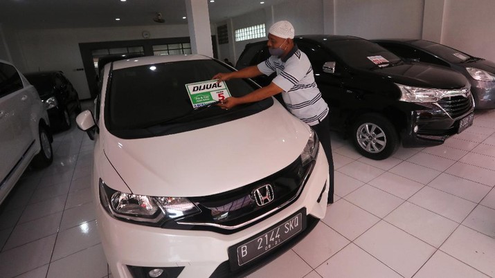 Penjual mobil bekas. (CNBC Indonesia/Andrean Kristianto) Penjual mobil bekas. (CNBC Indonesia/Andrean Kristianto)