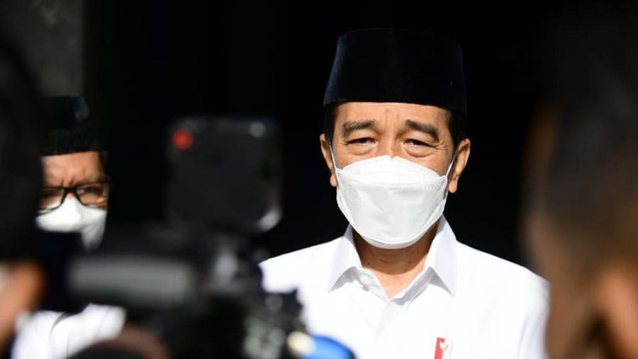 Presiden Joko Widodo datang melayat mantan Hakim Agung Artidjo Alkostar di Masjid Ulil Albab, Kampus Terpadu Universitas Islam Indonesia (UII), Yogyakarta, Senin (1/3). (Dok: Muchlis Jr - Biro Pers Sekretariat Presiden)