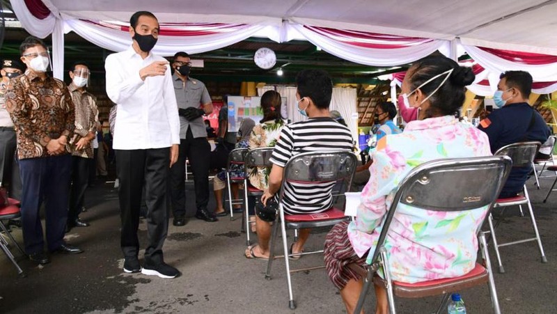 Presiden Jokowi tinjau vaksinasi massal di Kota Yogyakarta, Senin (1/3/2021). (Dok: Muchlis Jr - Biro Pers Sekretariat Presiden)