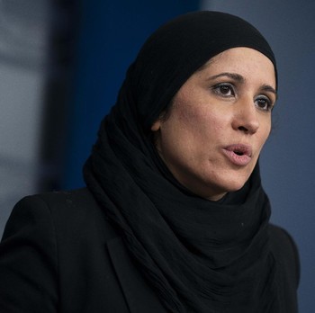 Potret Sameera Fazili, Muslimah Berjilbab Tim Ekonomi Biden