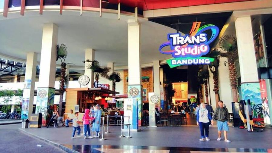 Trans Studio Bandung. Ist