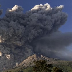 Terbaru! Ini Penampakan Erupsi Gunung Sinabung Sampai 5 KM