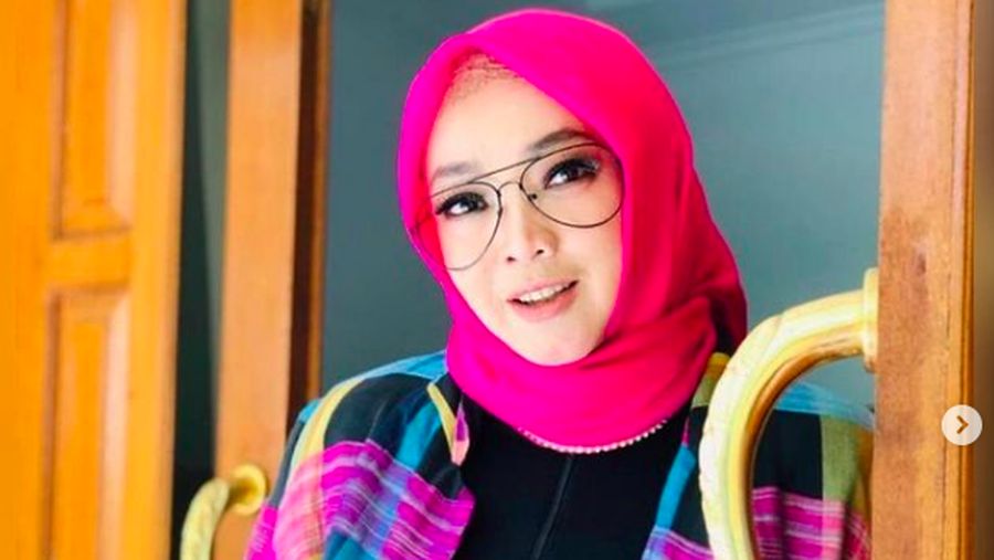 Instagram @rinagunawan74