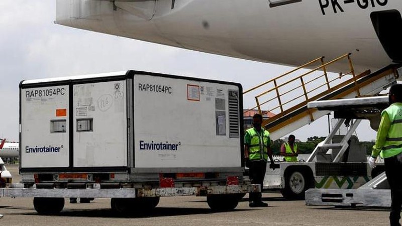 Kedatangan Vaksin Covid-19 tahap keempat di Bandara Soekarno-Hatta, Tangerang, Banten, Selasa (2/3/2021). (Dok: Rusman - Biro Pers Sekretariat Presiden)