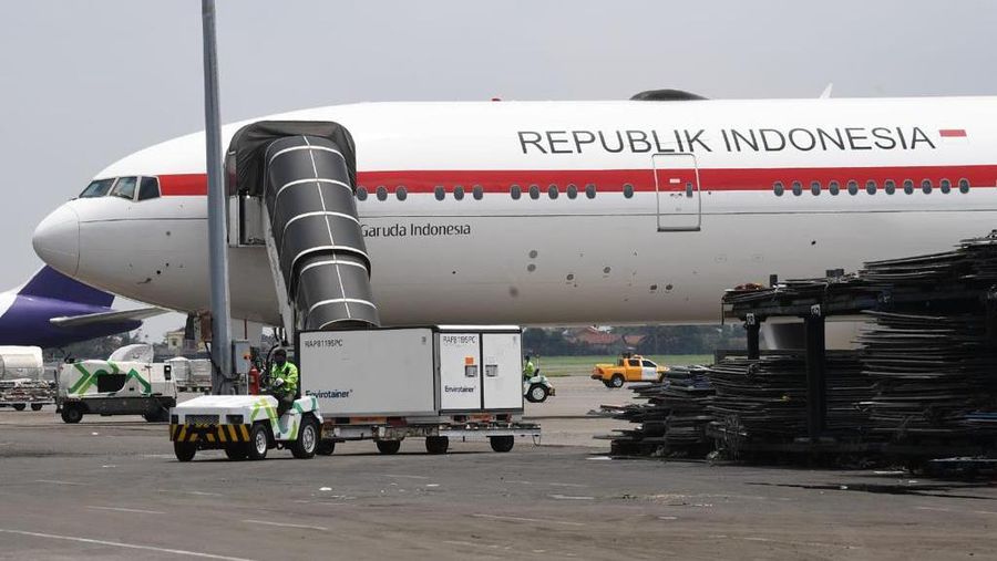 Kedatangan Vaksin Covid-19 tahap keempat di Bandara Soekarno-Hatta, Tangerang, Banten, Selasa (2/3/2021). (Dok: Rusman - Biro Pers Sekretariat Presiden)