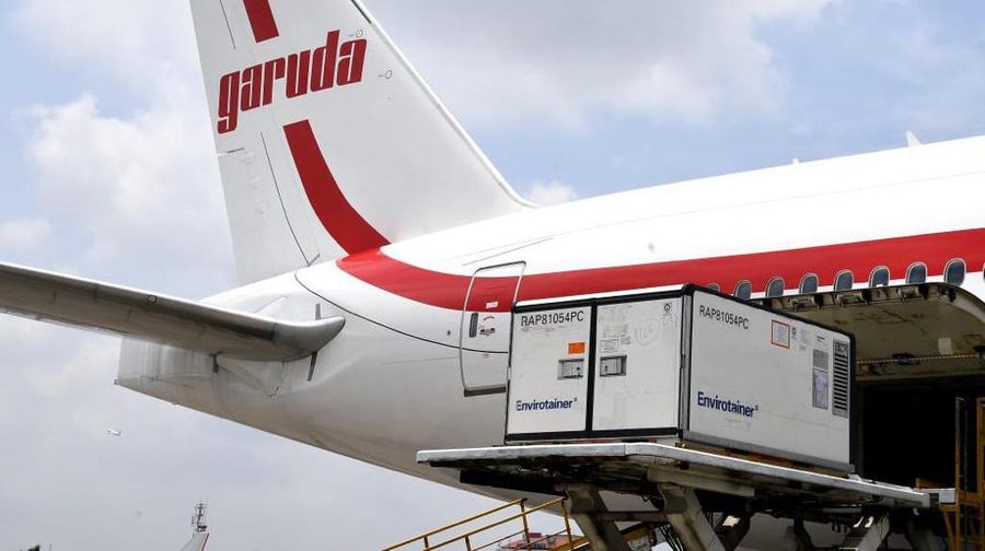 Kedatangan Vaksin Covid-19 tahap keempat di Bandara Soekarno-Hatta, Tangerang, Banten, Selasa (2/3/2021). (Dok: Rusman - Biro Pers Sekretariat Presiden)