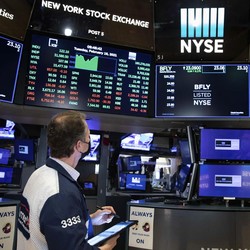 Ditopang Kabar Baik dari Tesla dan AS,  Wall Street Menguat