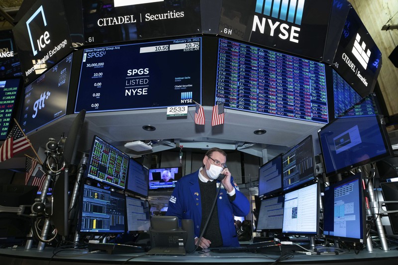Emiten Wall Street. AP