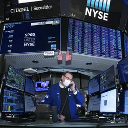 Pekan Liar & Brutal: Wall Street Berakhir Bahagia, Apple Cs Terbang