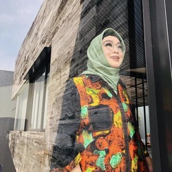 Momen Pemakaman Rina Gunawan di TPU Tanah Kusir