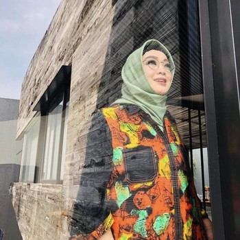 Momen Pemakaman Rina Gunawan di TPU Tanah Kusir