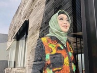 Momen Pemakaman Rina Gunawan di TPU Tanah Kusir