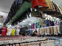 Serbu!!! Pasar ini Jual Baju Bekas Impor Branded Lho