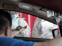 Halodoc & Gojek Buka Layanan Vaksinasi Drive Thru