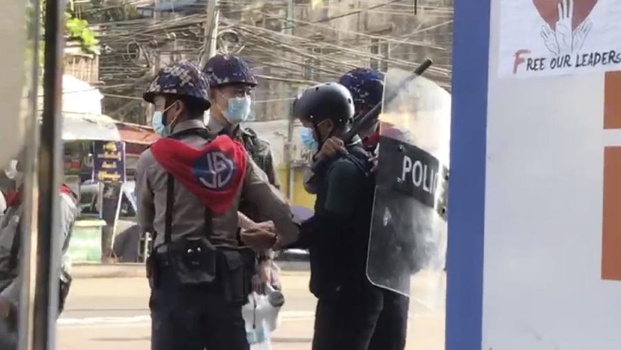 Pedemo penolak kudeta militer di Myanmar masih terus lakukan aksi pada 3 Maret 2021. AP/