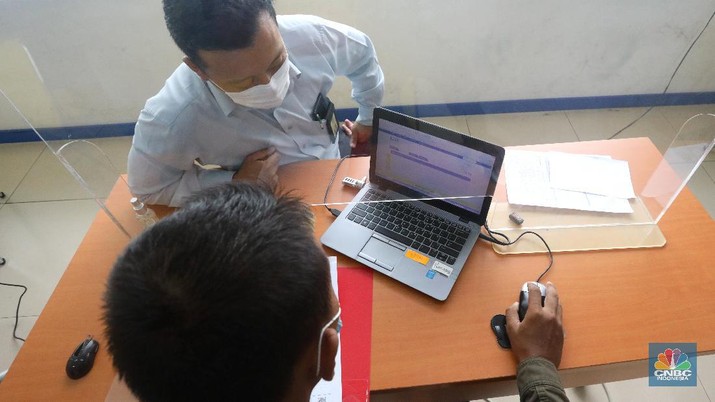 Kantor Pajak Buka Pelayanan Pengisian SPT, Rabu (3/3/2021). (CNBC Indonesia/Andrean Kristianto) Kantor Pajak Buka Pelayanan Pengisian SPT, Rabu (3/3/2021). (CNBC Indonesia/Andrean Kristianto)
