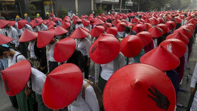 Pedemo penolak kudeta militer di Myanmar masih terus lakukan aksi pada 3 Maret 2021. AP/